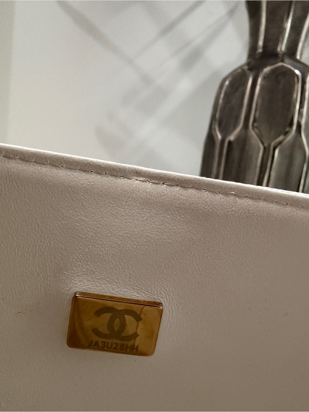 CHANEL White Quilted Shoulder Bag with Gold Hardware - Picture 6 of 7
